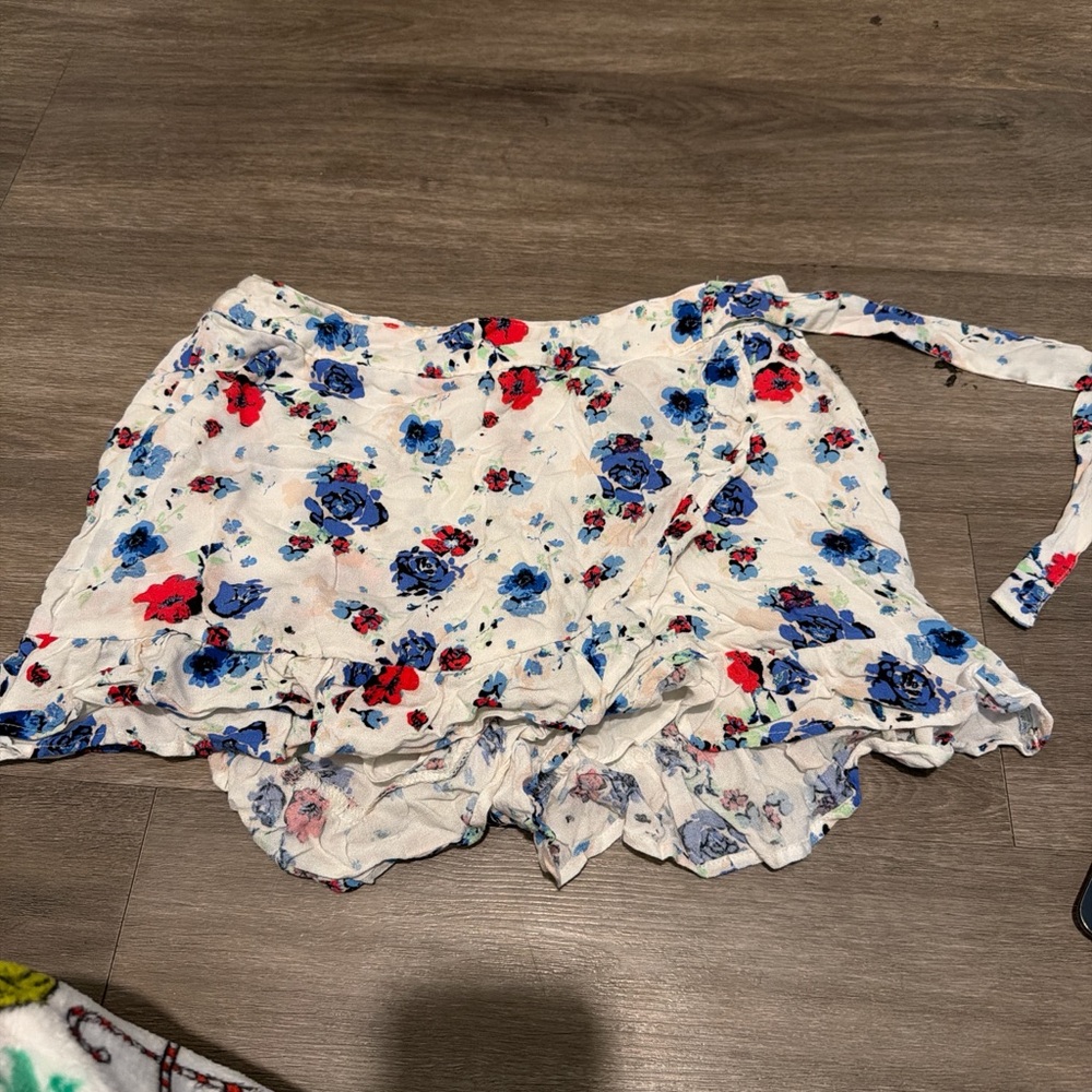 Free People Floral High Waist Shorts - White and Blue